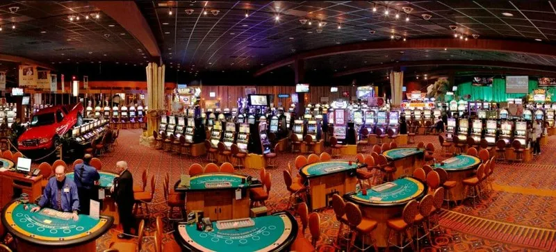 Corona Casino cung cấp các bàn chơi casino chất lượng