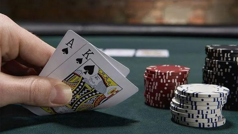 Chip là đơn vị tiền tệ của Poker truyền thống